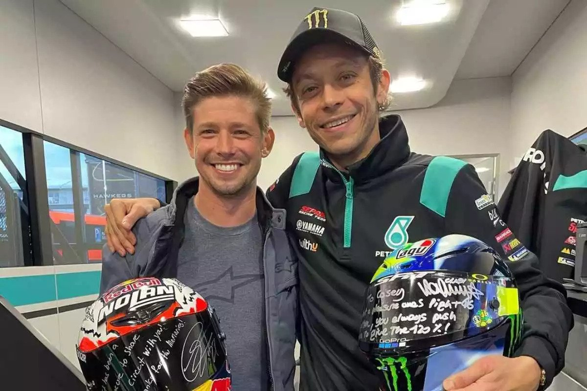 Casey Stoner Foto Bersama Valentino Rossi