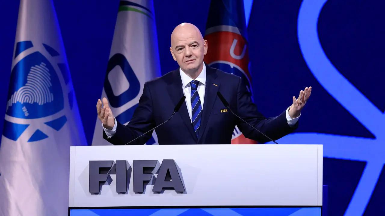 Gianni Infantino mengungkapkan terkait pemangkasan anggaran piala dunia, sebagai bagian dari efisiensi menjelang turnamen terbesar sepak bola dunia.
