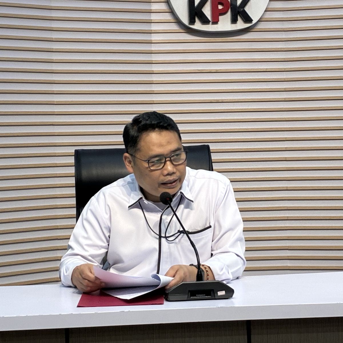 KPK Duga Asrul Aziz Salurkan Ratusan Ribu Dolar ke Gus Alex dalam Kasus Kuota Haji