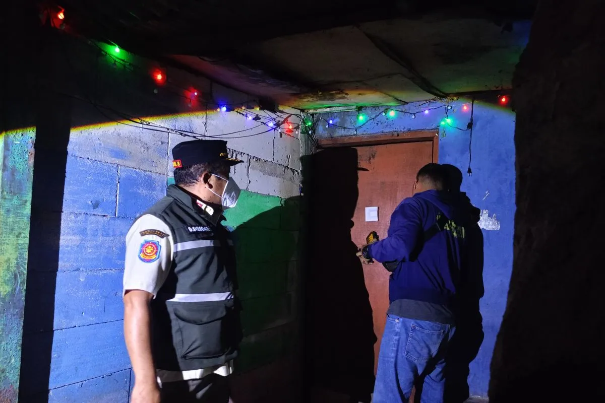 Operasi Pekat di Ciracas, Puluhan Botol Miras dan Wanita Malam Terjaring