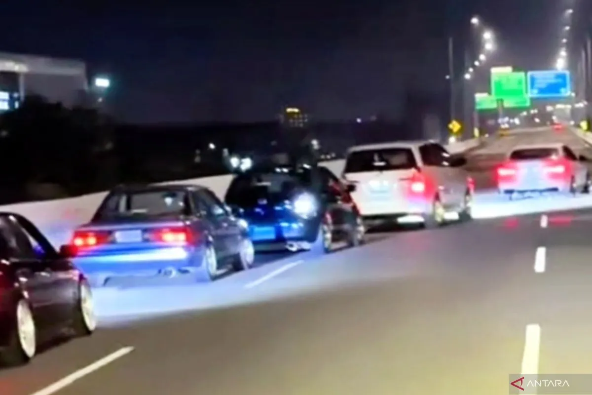 Polisi Tegur Pengemudi yang Lakukan Atraksi Zig-Zag di Tol Becakayu