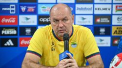 Persaingan Ketat Puncak Klasemen, Bojan Hodak Nilai Rival Justru Lebih Tertekan